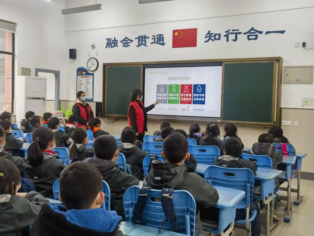 華展貓先生，垃圾分類項(xiàng)目活動(dòng)現(xiàn)場(chǎng)，智能垃圾分類廠家.jpg