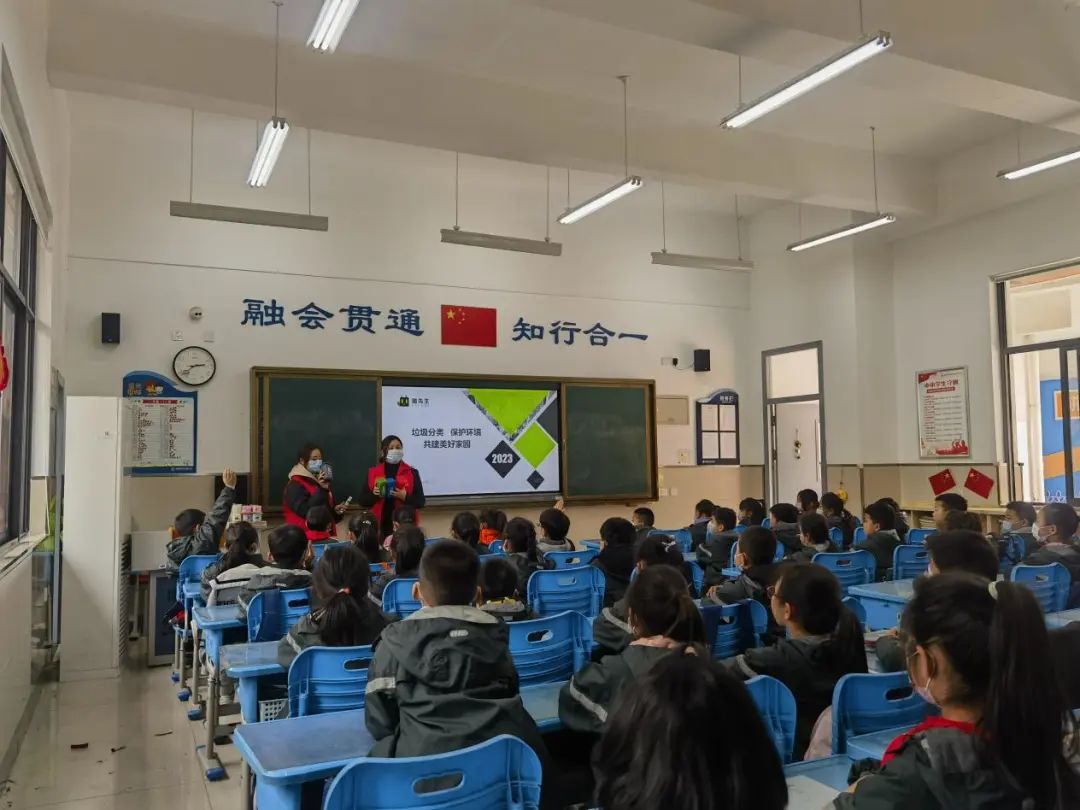 華展貓先生，垃圾分類項(xiàng)目活動(dòng)現(xiàn)場(chǎng)，智能垃圾分類廠家.jpg